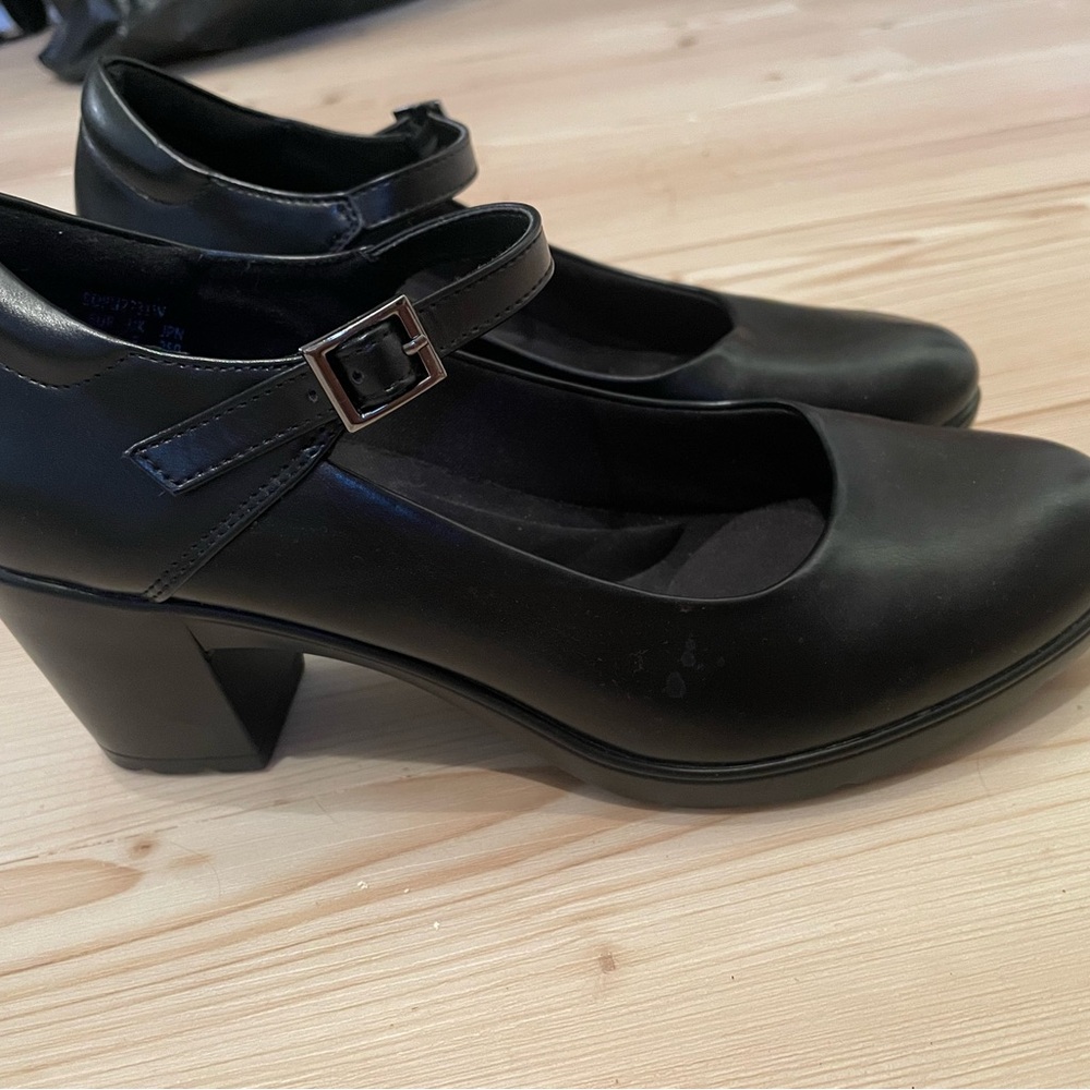 Dream Pairs Women's Black Mary Jane heels- 8.5~ perfect for a flight attendant